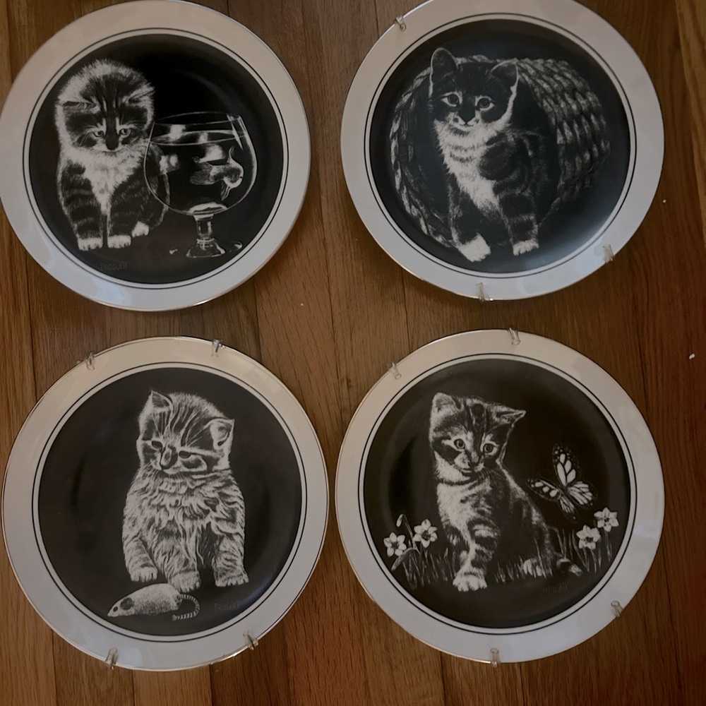 Set of 4 Droguett Cat Collector’s Plates Decorative